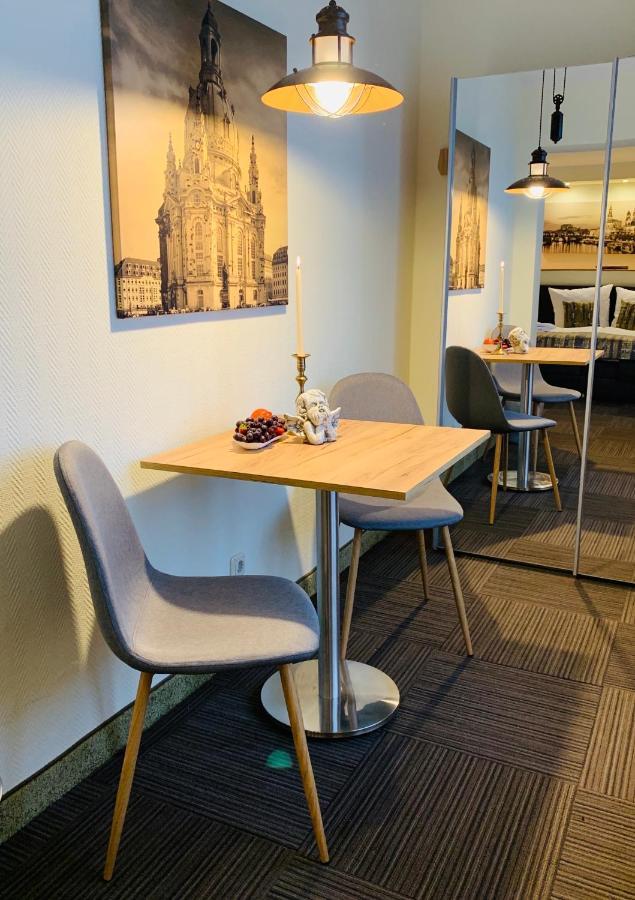 Restaurant Und Pension Zur Puppenstube シュトルペン エクステリア 写真